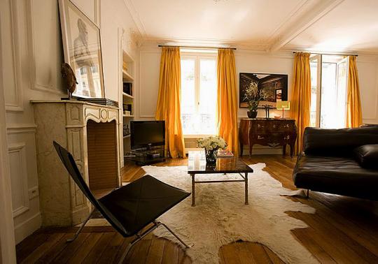типичный интерьер парижской квартиры в османовском доме