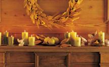 осенний декор венок из сухих колосьев и листьев и свечи